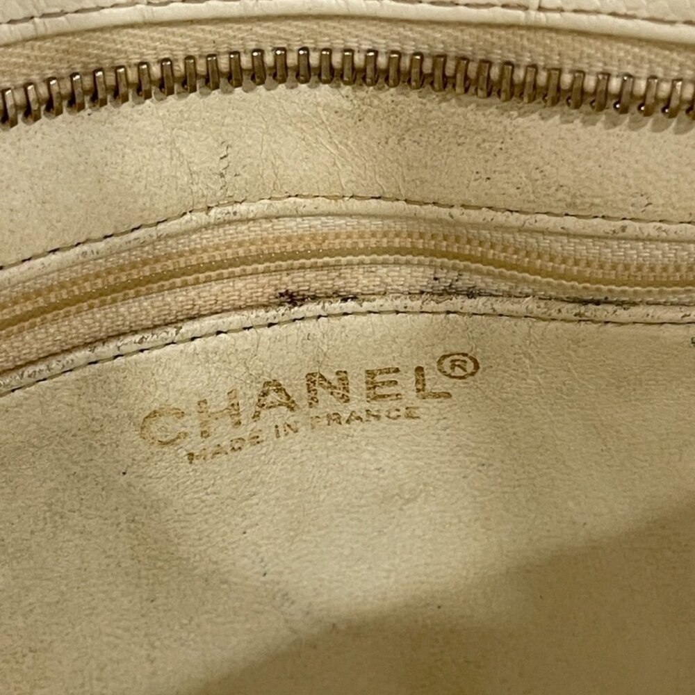 Chanel White Medallion Tote Gold Hardware (JB1027) - Picture 12 of 14